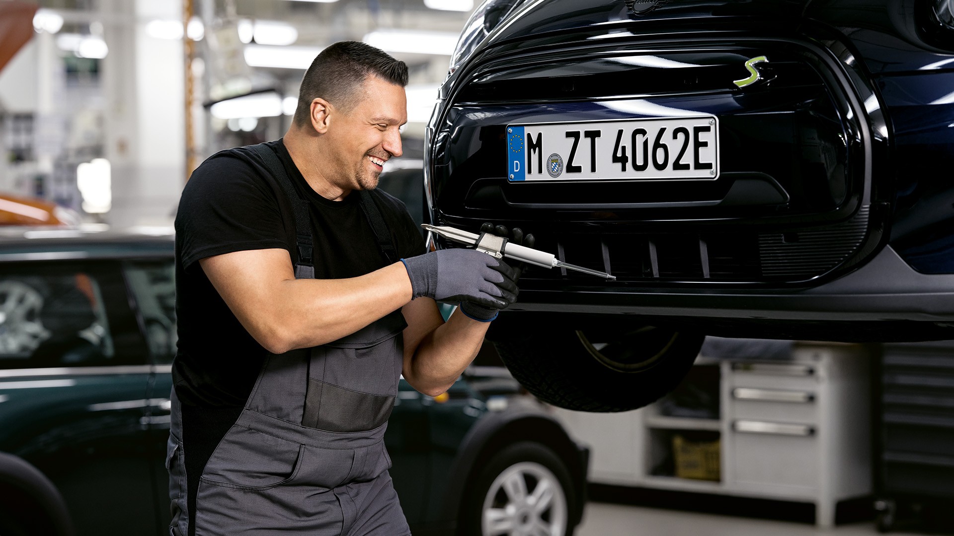 MINI originele reparatieservices - MINI pechhulp 24/7. MINI originele reparatieservices - MINI pechhulp 24/7.